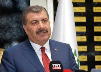 Bakan Koca açıkladı: Hastane başvuruları yarı yarıya düştü