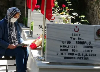 Bursa’da arife günü şehitliklerde hüzünlü ziyaret