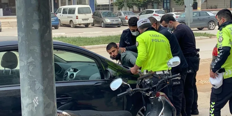 Bursa’da dur ihtarına uymadı, polisin üzerine sürdü