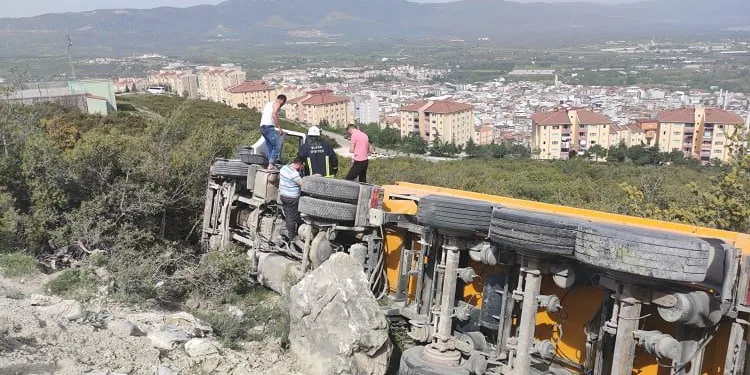Bursa’da kamyon sürücüsü ölümden döndü!