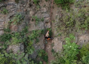 Bursa’da polisten kaçarken kayalıklarda mahsur kaldı