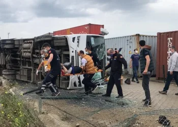 Bursa’da işçileri taşıyan servis kaza yaptı! 1 ölü