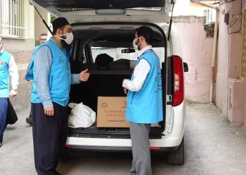 Bursa’da imamlar kapı kapı gezip ihtiyaç sahiplerine ulaşıyor