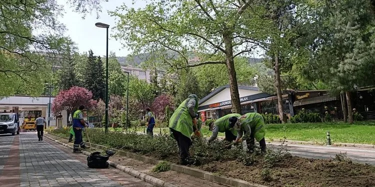 Bursa yeşillendirme çalışmasıyla yaza hazırlanıyor