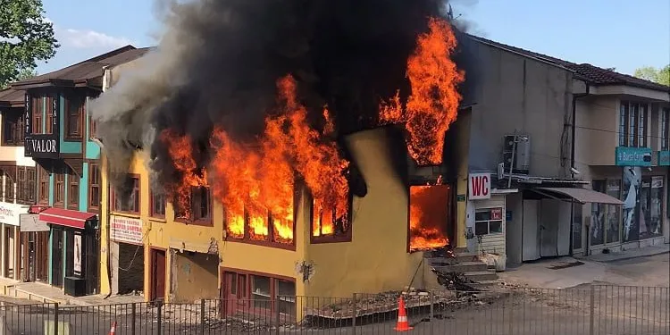 Bursa’da tarihi çarşıda korkutan yangın