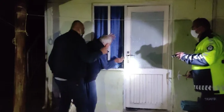 Kızı polise haber verdi evinde baygın halde bulundu