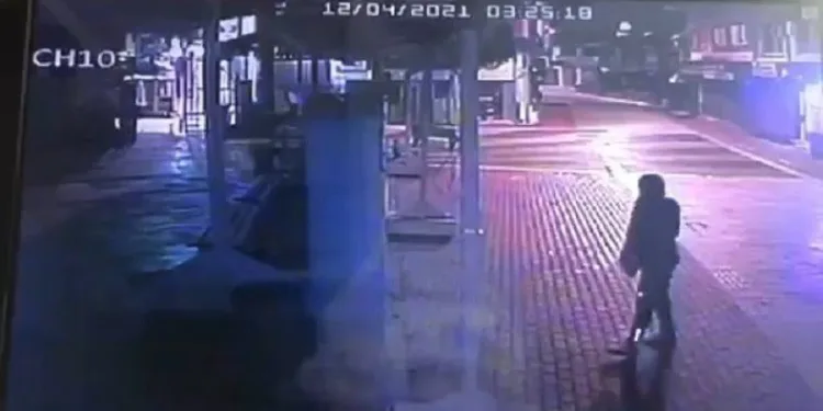 Bursa’da parke taşıyla camı kırdı fark edilince kaçtı