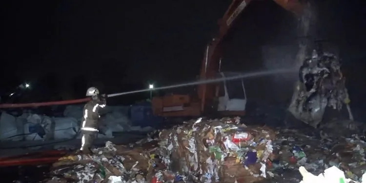 Bursa’da geri dönüşüm tesisinde yangın