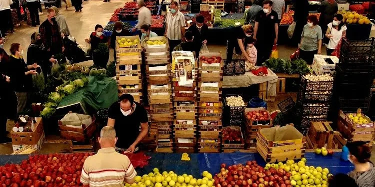 Pazarlar açıldı marketlerde fiyatlar düştü