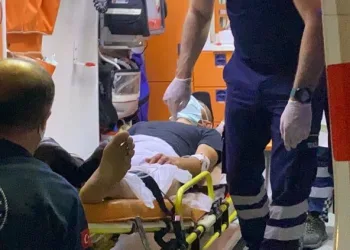 Bursa’da husumetli olduğu kişiyi baltayla yaraladı