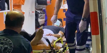 Bursa’da husumetli olduğu kişiyi baltayla yaraladı