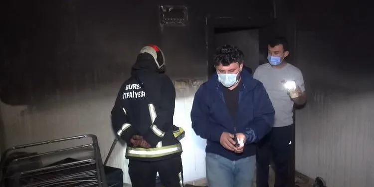 Bursa’da iftarda taşındığı evi sahurda küle döndü