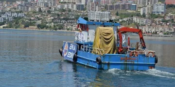 Gemlik Körfezi müsilajlardan temizleniyor