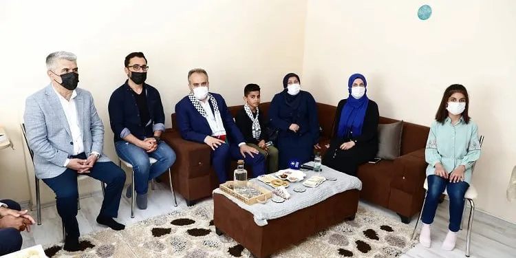 Başkan Aktaş’tan Bursa’da yaşayan Filistinli aileye ziyaret