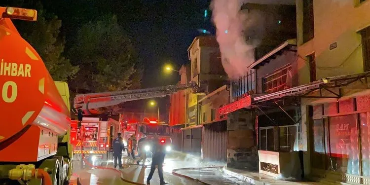 Bursa’da sünger deposu 1 aysa 2 kez yandı