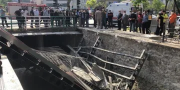 Bursa’da köprüdeki inşaat büyük bir gürültüyle çöktü!