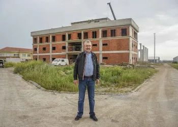 Başkan Özkan Karacabey’deki spor kompleksi inşaatını inceledi