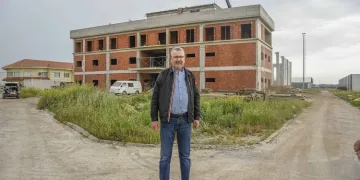 Başkan Özkan Karacabey’deki spor kompleksi inşaatını inceledi