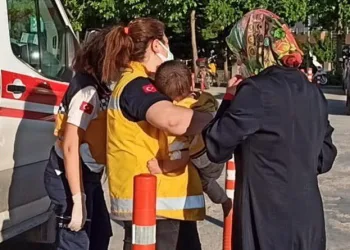 Bursa’da balkondan düşen çocuk yaralandı