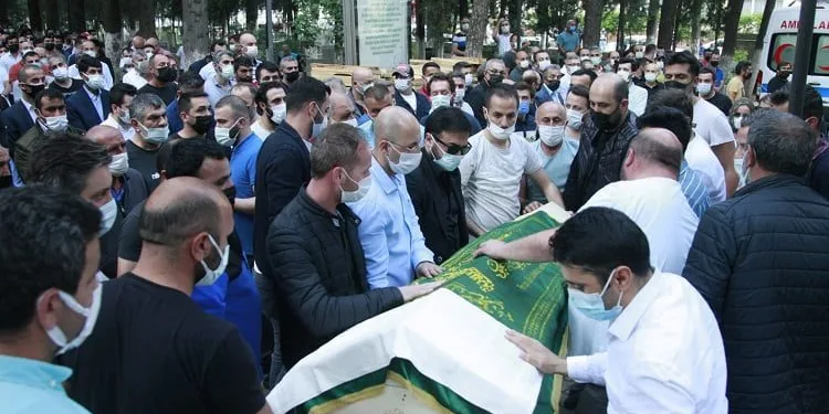Bursa’da ölü bulunan paraşütçü son yolculuğuna uğurlandı