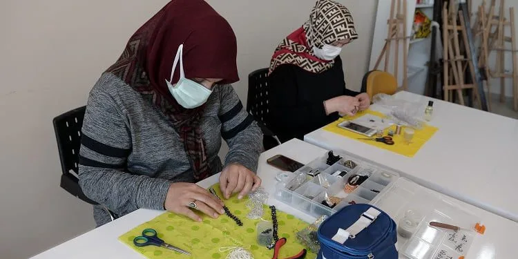 OSMEK ev hanımlarına iş imkanı sağlıyor