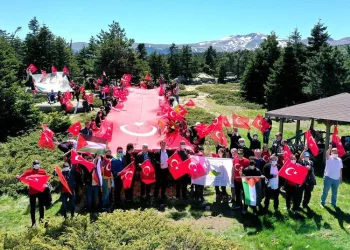 Uludağ’ın zirvesinden dünyaya birlik ve barış mesajı