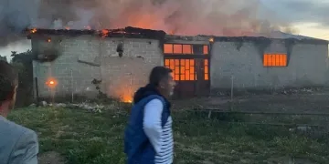 Bursa’da iş yeri yandı! Traktör küle döndü