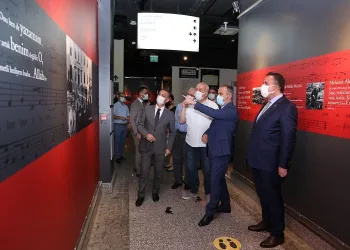 ‘Cumhuriyetin ebedi sesi’ sergisi Bursa Kent Müzesi’nde açıldı