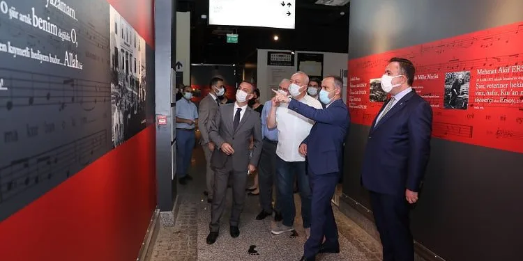 ‘Cumhuriyetin ebedi sesi’ sergisi Bursa Kent Müzesi’nde açıldı