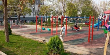 Bursa Yıldırım’da parklar yaza hazır