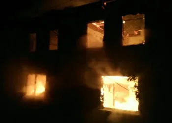 Bursa’da yangından canlarını son anda kurtardılar
