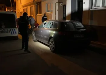Kavga eden gençleri ayırdı başına gelmeyen kalmadı