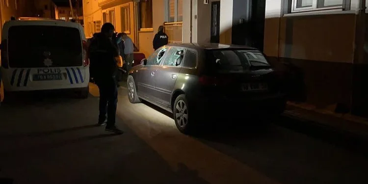 Kavga eden gençleri ayırdı başına gelmeyen kalmadı