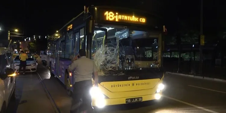 Bursa’da karşıdan karşıya geçerken otobüs çarptı!