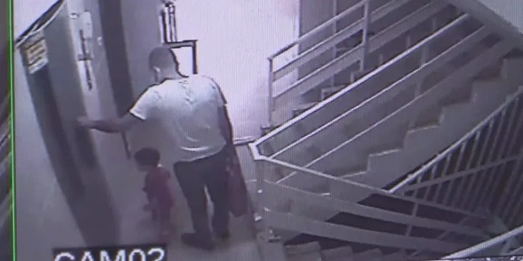 2 yaşında asansörde sıkışarak öldü