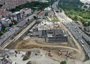 MHP Genel Sekreteri Büyükataman’dan Osmangazi Meydanı’na övgü