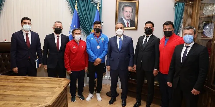 Avrupa üçüncüsü Ergen’den Başkan Aktaş’a ziyaret