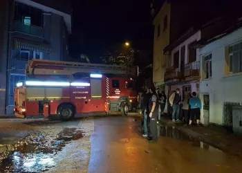 Bursa’da yangını gören mahalleli sokağa döküldü