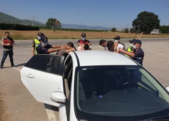 Bursa’da zehir tacirlerine jandarmadan suçüstü