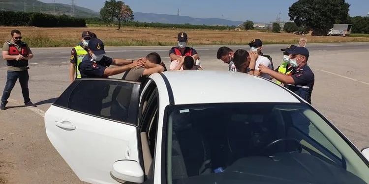 Bursa’da zehir tacirlerine jandarmadan suçüstü