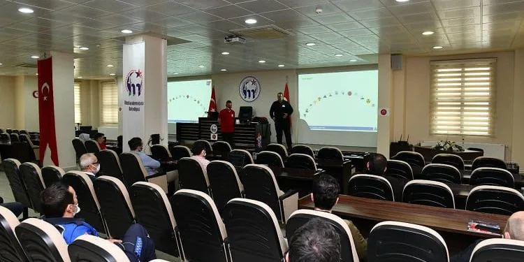 Mustafakemalpaşa Belediye personeline afet farkındalık eğitimi