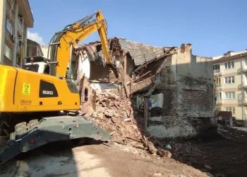Osmangazi’de 41 metruk bina yıkıldı