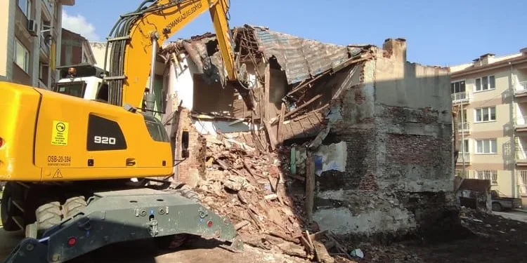 Osmangazi’de 41 metruk bina yıkıldı