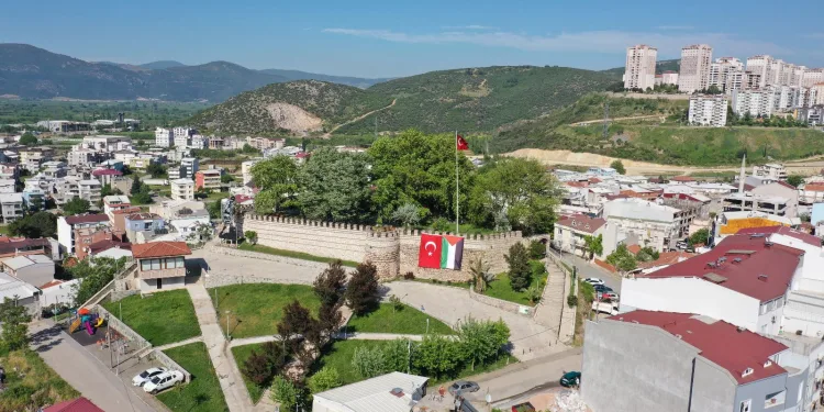 Kestel Belediyesi ilçeyi Filistin bayraklarıyla donattı