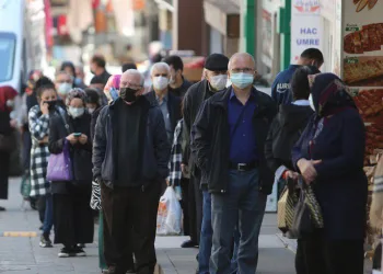 Maske zorunluluğu ne zaman kalkacak? Tarih verdi