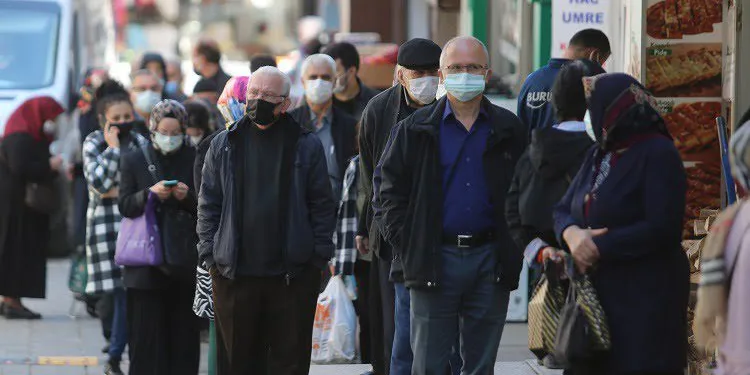 Maske zorunluluğu ne zaman kalkacak? Tarih verdi