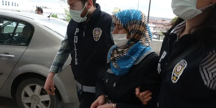 Oğlunu surlardan iten anne: Tekme atıp aşağıya ittim