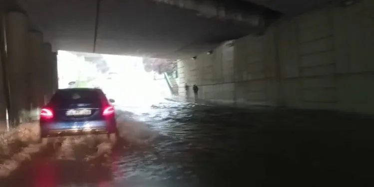 Bursa’da sağanak yağış hayatı olumsuz etkiledi