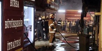 Bursa’da 2 kardeşin oturduğu evde yangın