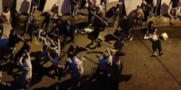 Bursa’da sandalye, sopa ve taşlar havada uçuştu
